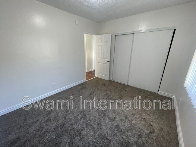 Building Photo - 10970 S Figueroa St