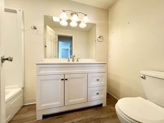 Building Photo - 6951 SW Montauk Cir