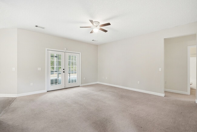 Building Photo - 68 Lincoln Way