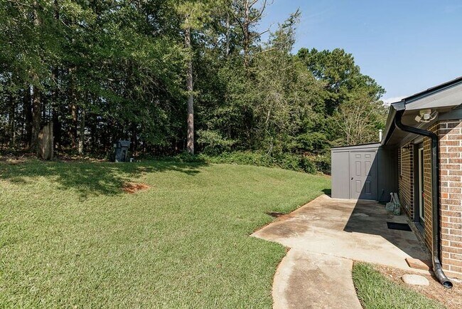 Building Photo - 147 VFW Dr