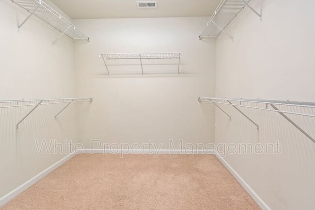 Building Photo - 15648 Canmore St