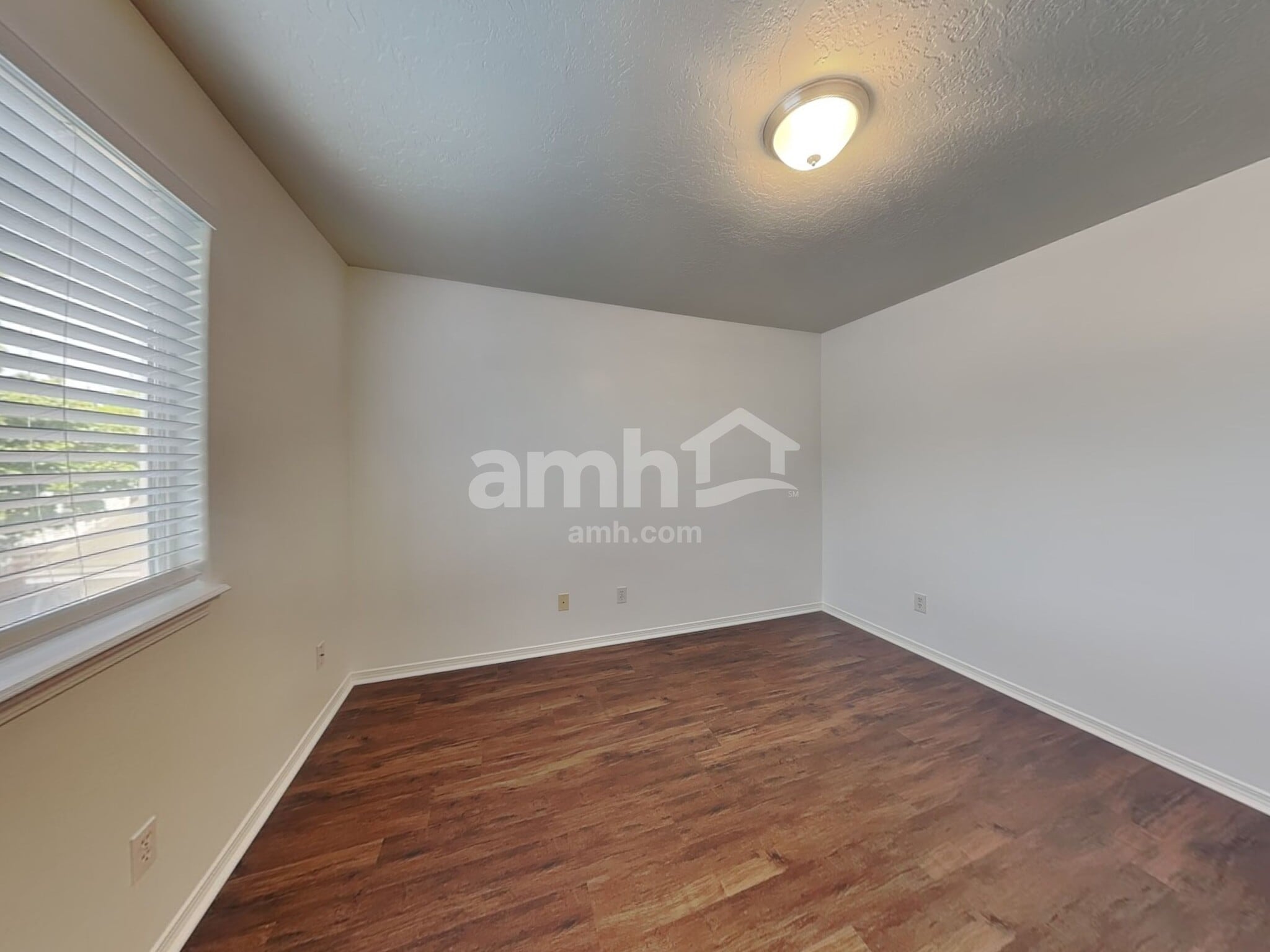 Building Photo - 3315 W Wave Dr