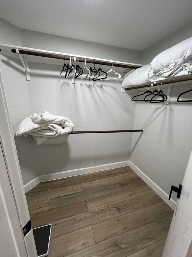 Building Photo - PRELEASING FOR MID JANUARY!  3 bedroom off of 183!