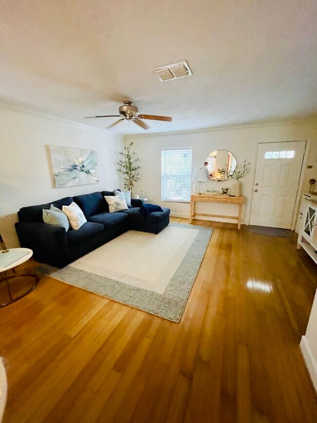 Building Photo - 106 S Habana Ave