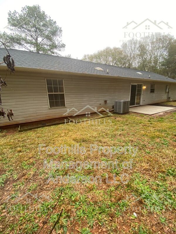 Building Photo - 307 Green Forest Dr