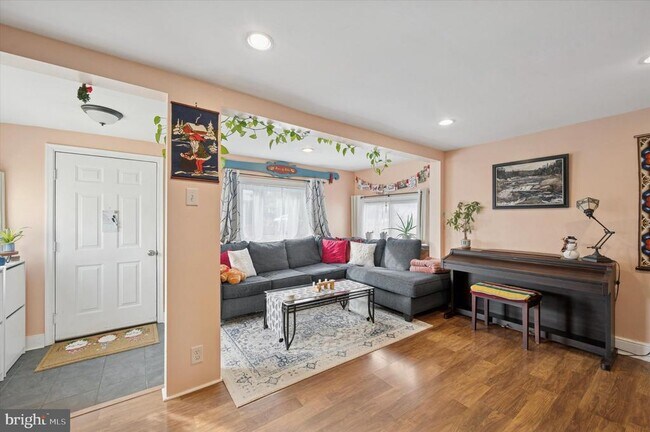 Building Photo - 407 Emerald St