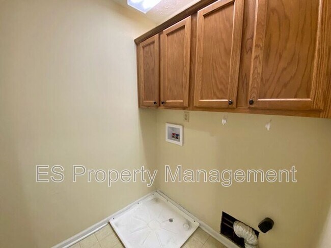 Building Photo - 6141 Wildcat Dr