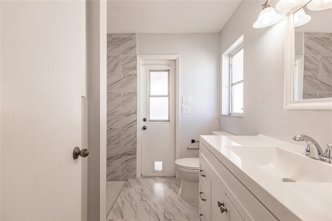 Building Photo - 11065 Waterford Ave