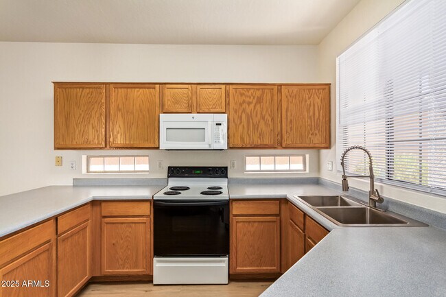 Building Photo - 11413 W Yavapai St