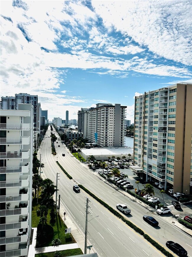 Building Photo - 1501 S Ocean Dr