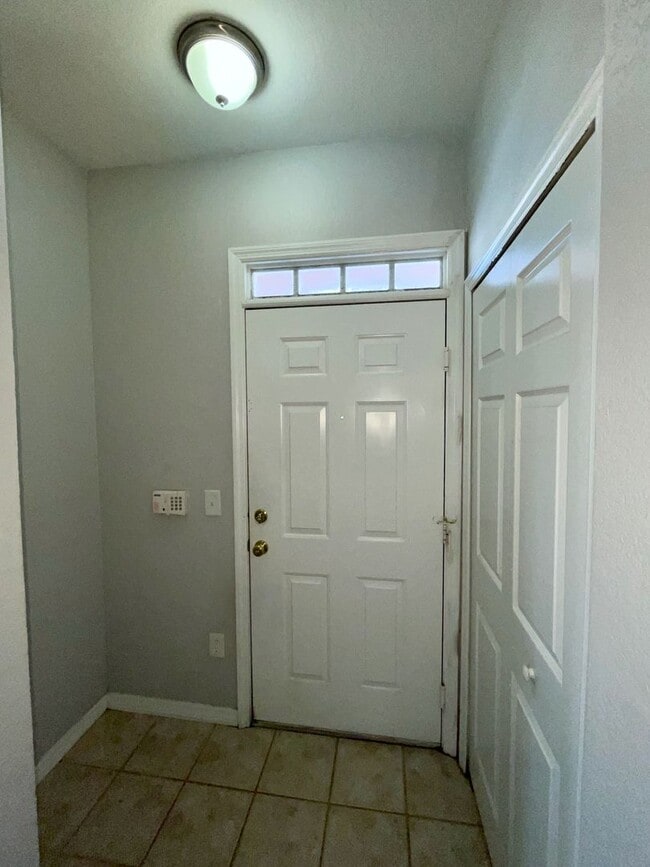 Building Photo - Hampton's West 1 Bed /1 Bath