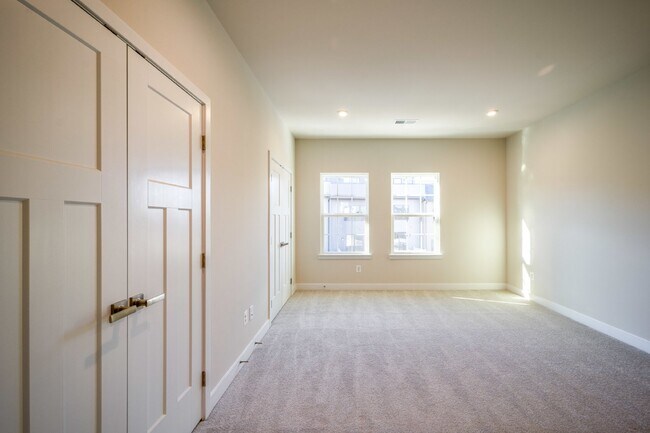 Building Photo - 14062 Sunrise Valley Dr