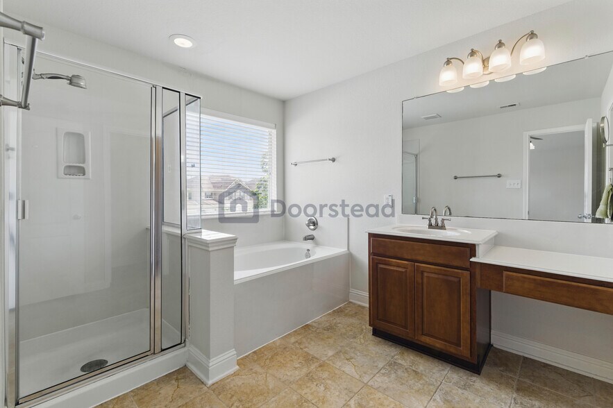 Building Photo - 16030 Summerville Lake Dr