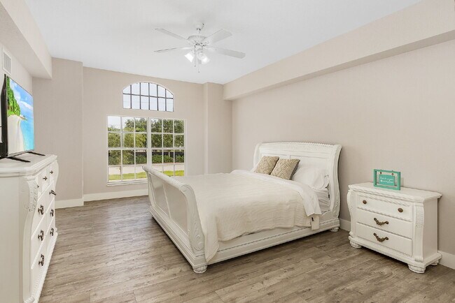 Building Photo - 2211 Surfside Blvd