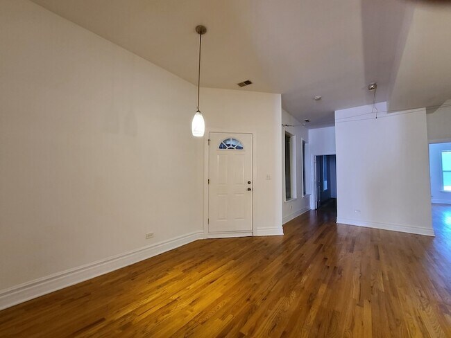 Building Photo - 4856 S Prairie Ave
