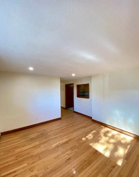 Building Photo - 31 Loomis St