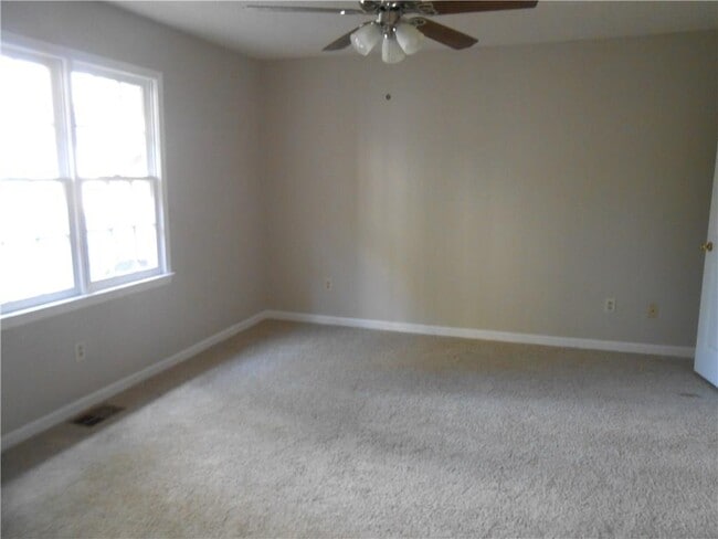 Building Photo - 1135 Country Club Pl