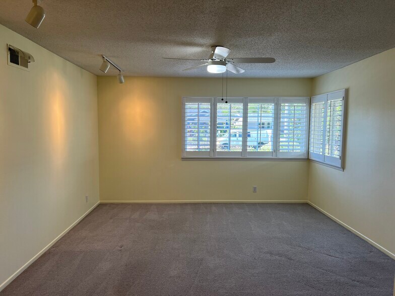 Building Photo - 7548 Newport Dr