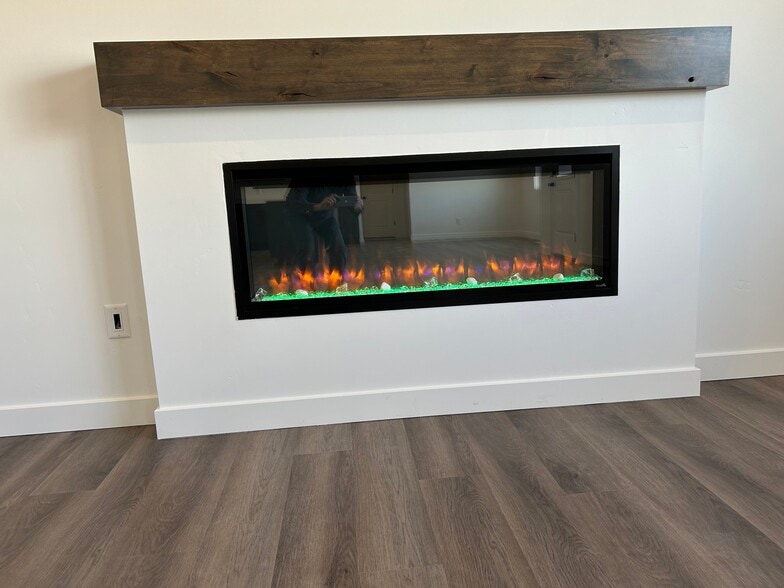 Building Photo - 708 N Plainsman Dr