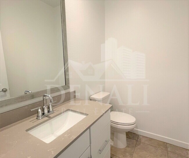 Building Photo - 4622 N 192nd Ln