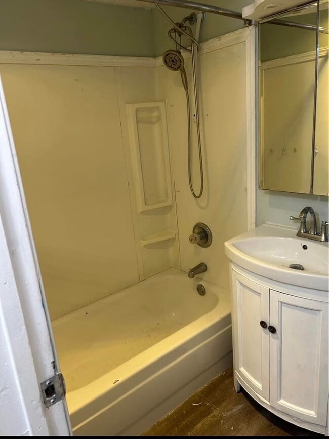 Building Photo - 6849 N Aurelius Rd