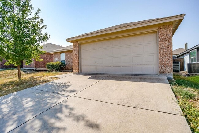 Building Photo - Perfectly located.  3 Bedroom, 2 Bath Home...