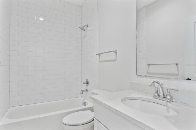 Building Photo - 1903 W Bristol Ave