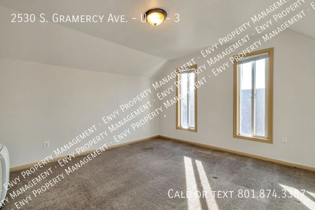 Building Photo - Charming 1 Bed - 1 Bath Updated Unit in Og...