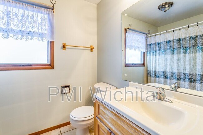 Building Photo - 9315 W 9th St N