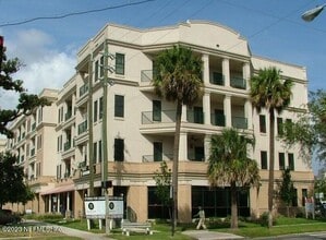 Building Photo - 1661 Riverside Ave