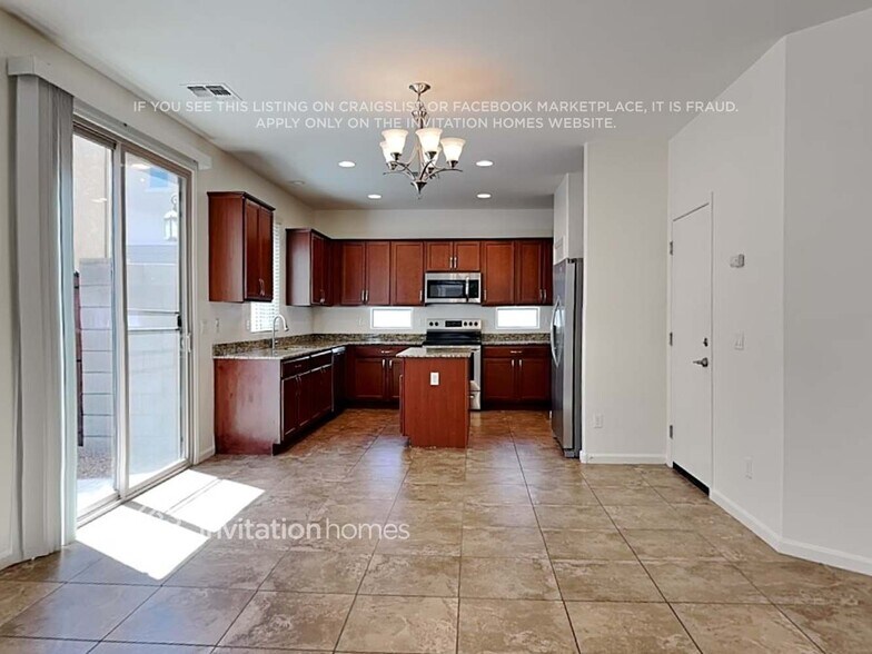 Building Photo - 1405 S Moccasin Trail