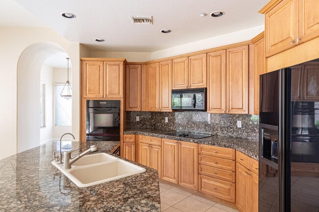 Building Photo - 11183 E Beck Ln