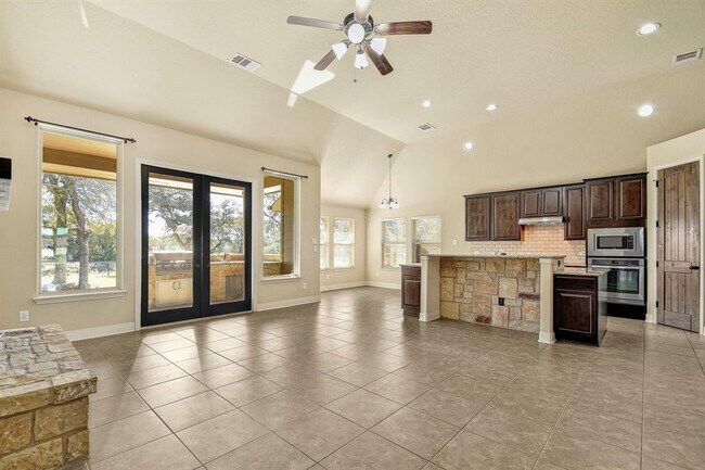 Building Photo - 136 Gruene Haven