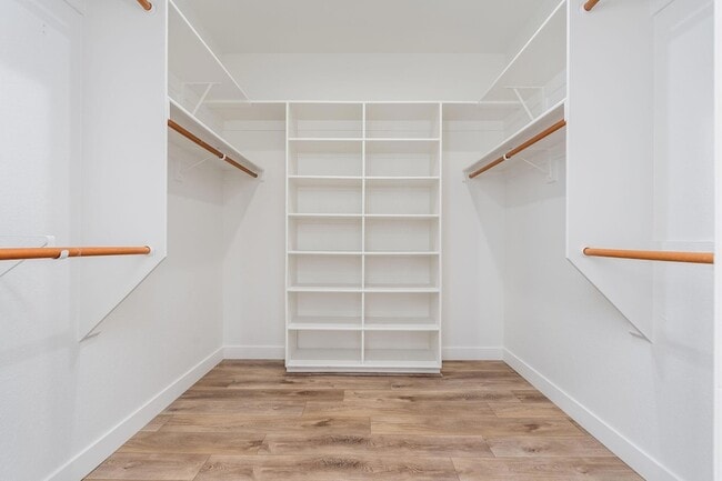 Building Photo - 908 S Manzanita Dr