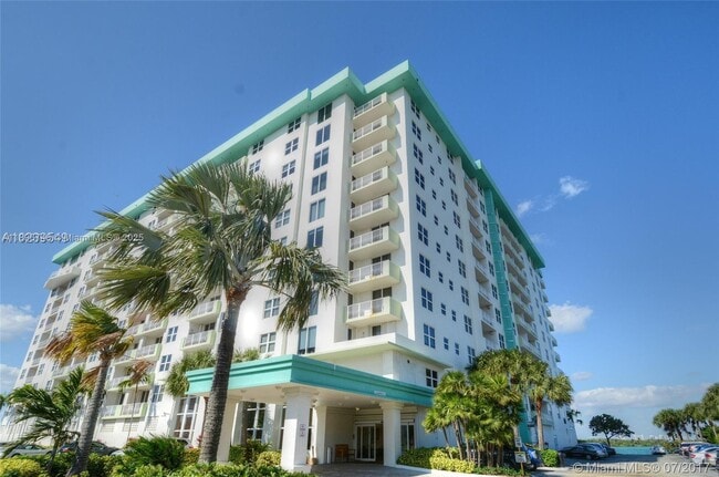 Building Photo - 10350 W Bay Harbor Dr