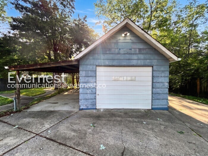 Building Photo - 212 New Shackle Island Rd