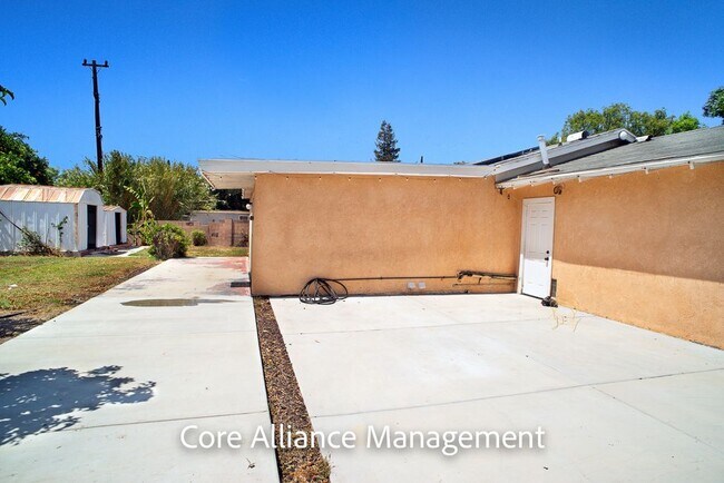 Building Photo - 3520 Hearst Dr