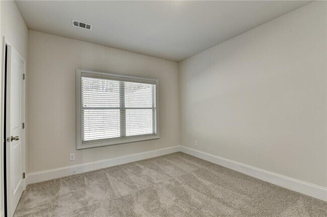 Building Photo - 1661 Silver Crst Wy