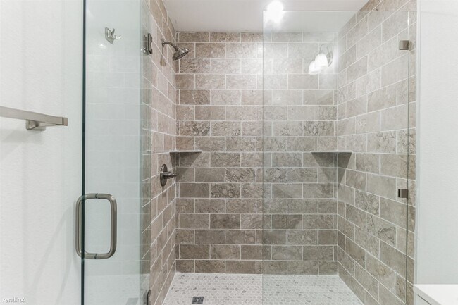 Building Photo - 1 br, 1 bath House - 124 East Castlebriar ...