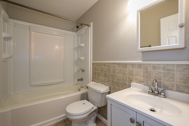 Building Photo - Cute Tulsa Home Coming Soon! 3 bedrooms and 1 bath