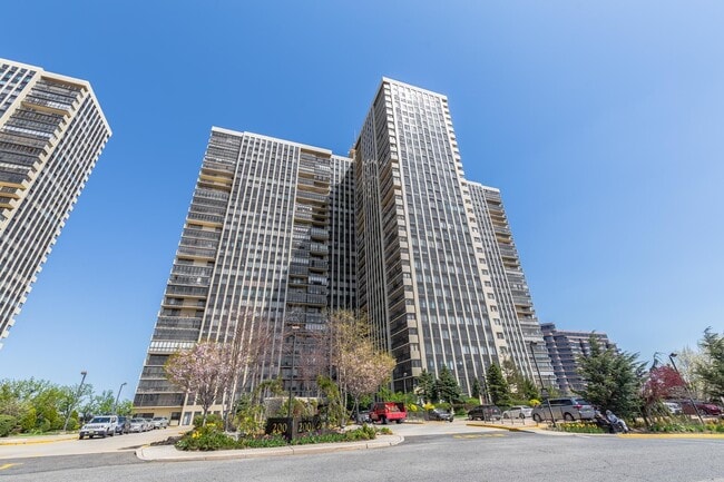 Building Photo - 200 Winston Dr