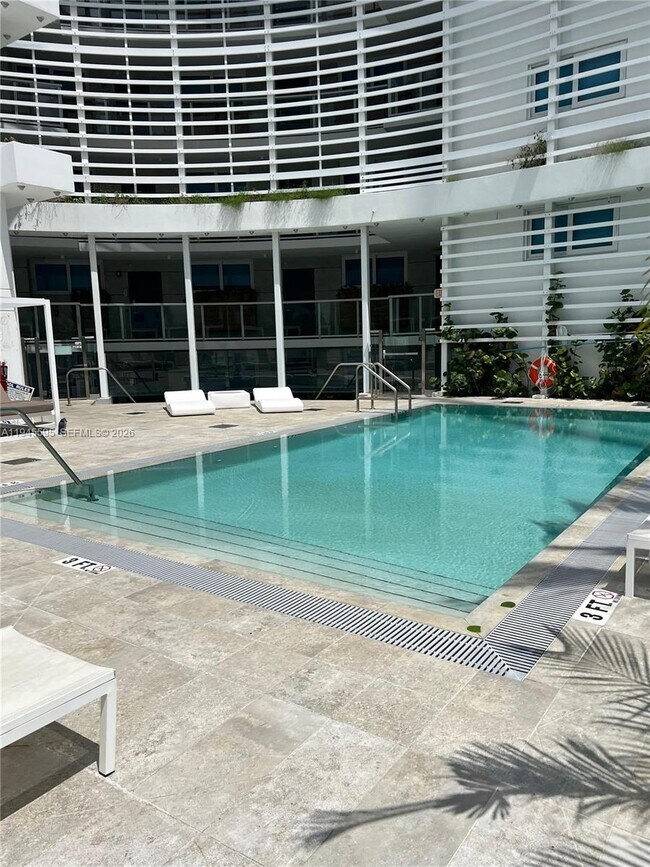 Building Photo - 9821 E Bay Harbor Dr