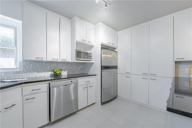 Building Photo - 4713 N Harvey Pkwy