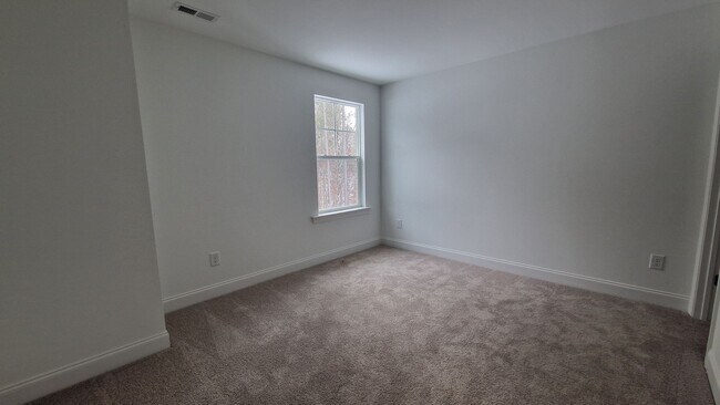 Building Photo - Beautiful 3BR 2.5BA Home in Statesville • 2 Car Garagge Tours