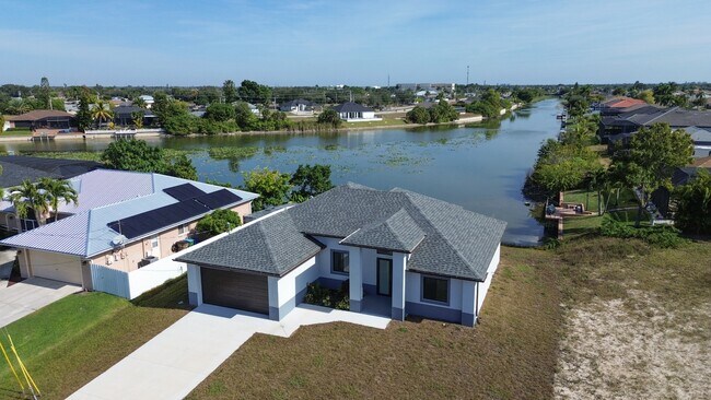 Building Photo - 1227 SE 3rd Ave