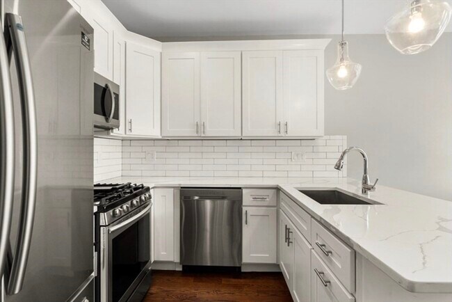 Building Photo - 92 Bennington St