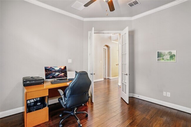 Building Photo - 1001 Vineyard Dr
