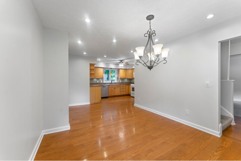 Building Photo - 158 N Colonial Dr