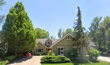 Building Photo - Lovely Home