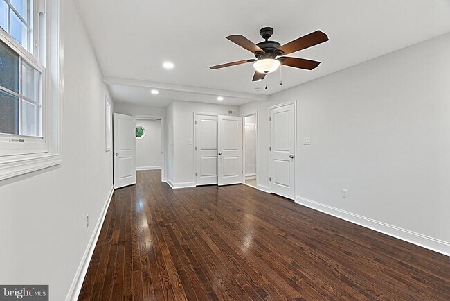 Building Photo - 409 Maiden Ln